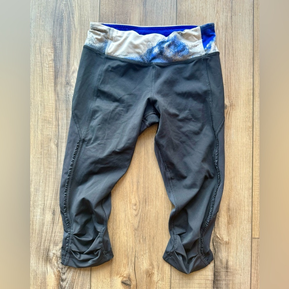 Lululemon Running Capris EUC | Size 4 | Zip Pocket | Blue Waistband